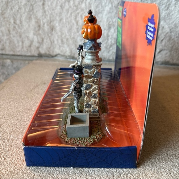 Lemax Spooky Town HALLOWEEN GATEWAY  Village Countdown Signature Collection - Picture 3 of 7